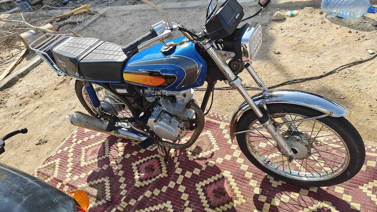 السلام عليكم دراجه اراني ادوات  للبيع دراجه نضيفه وخير من الله  ومابيه اي نقص كهربائياته كله شغاله   مكانه لسعر 450 وبيه مجال  لهارثه لطاقه  ***********
