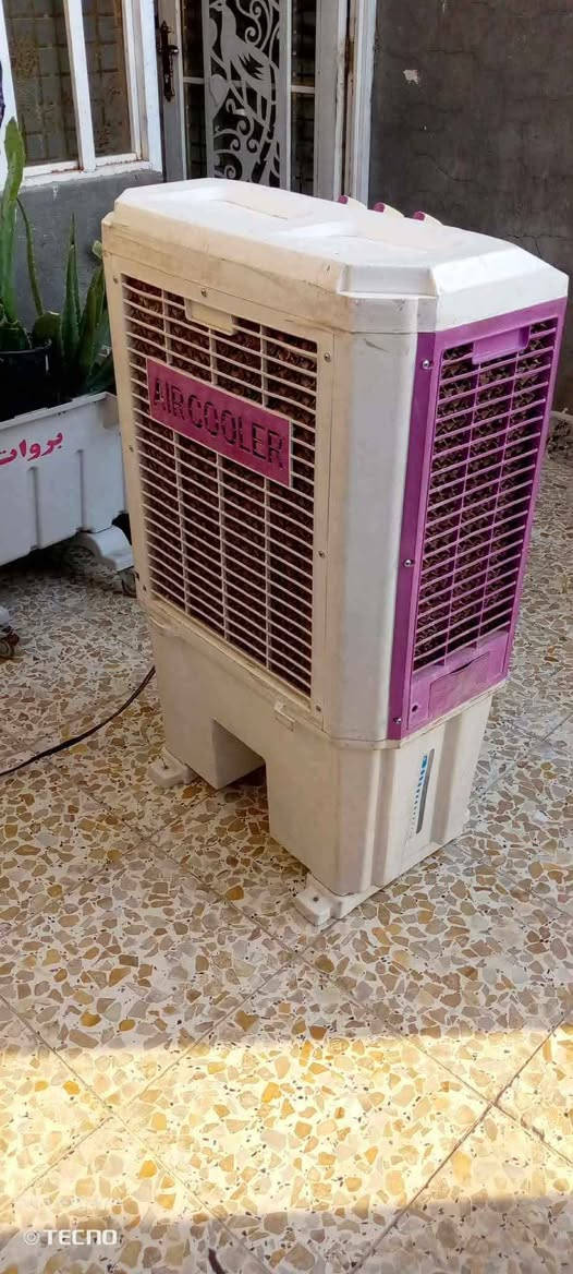 كنفيرة وسط شركة المتين تبريد فول نظيفة كلش مثل ما موجودة بالصور 
السعر ٧٥ بيها مجال 
العنوان كربلاء كنطرة السلام 
*********** كربلاء, العراق
