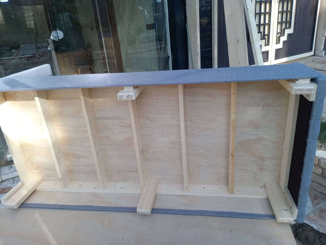 تخت نفر خشب جديد فصال مودرن ايضا متوفر بالون الي تختارو شغل توصي مو سوقي ضمان المشتري يحدد المده السعر ١٢٥ الف للتواصل ***********  متوفر واتساب
