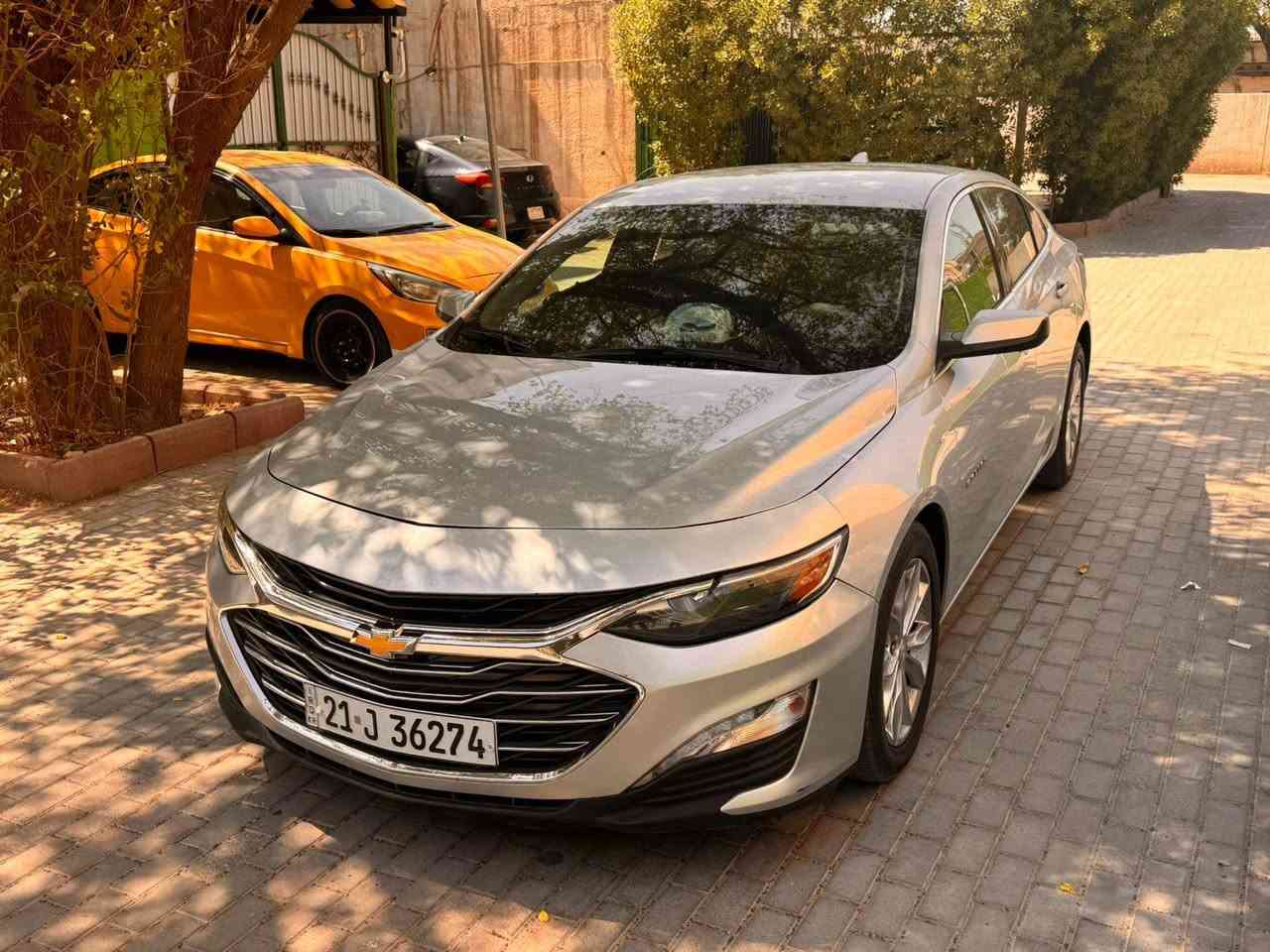 السلام عليكم ورحمة الله

للبيع سيارة: شوفرليت ماليبو (LT) لون سلفر
 
•الضرر: بارد فقط بنيد وجاملغ امريكا
بالعراق اللي اخذتهة منهم المراة طاختهة بالجاملغ الخلفي ومصبوغ ربعة بدون حار
صور الضربه موجوده بالمنشور
•الرقم: سليمانية
السياره مرقمه وكامه 
عليها ادامة كاملة صدر امامي خلفي كلة جديد حساس ماب حساس دهن حساس شوتة جويتر وثلاجة نوزلات مسطرة كاملة مجاول بلكات كلة جديد

•المواصفات :
السيارة: شوفرليت ماليبو LT 
الموديل: 2020
المحرك: 1.5 تربو (اربعة سلندر)
العداد: 116 الف ميل حقيقي
حجم الويل: ويل كب اصل حجم 19 مع طقم تايرات بحالة ممتازة
لايتات زينون مع كشافات دعامية LE
بصمات عدد 2 للأبواب مع بصمة جنطة وبصمة تشغيل وتشغيل عن بعد
كامرة خلفية دوارة اصل مع الستيرن
شاشة الدشبول حجم كبير (ايباد)
غرفة السيارة نظيفة  السيارة قماش اسود
تحكم فول كهرباء لكرسي السائق
قطعتين تبريد امامي وخلفي
تدفئة لكراسي المقدمة
تشغيل عن بعد
تحكم ستيرن جهتين بلوتوث وحاكية وكروس سرعة وتحكم صوت 
نظام ABS مانع انزلاق
مكان السياره بغداد

السعر المطلوب: ١٢٣


**إذا كنت صاحب هذا الإعلان وتريد حذفه لأي سبب، رجاءا أرسل رسالة إلى الدعم الفني**