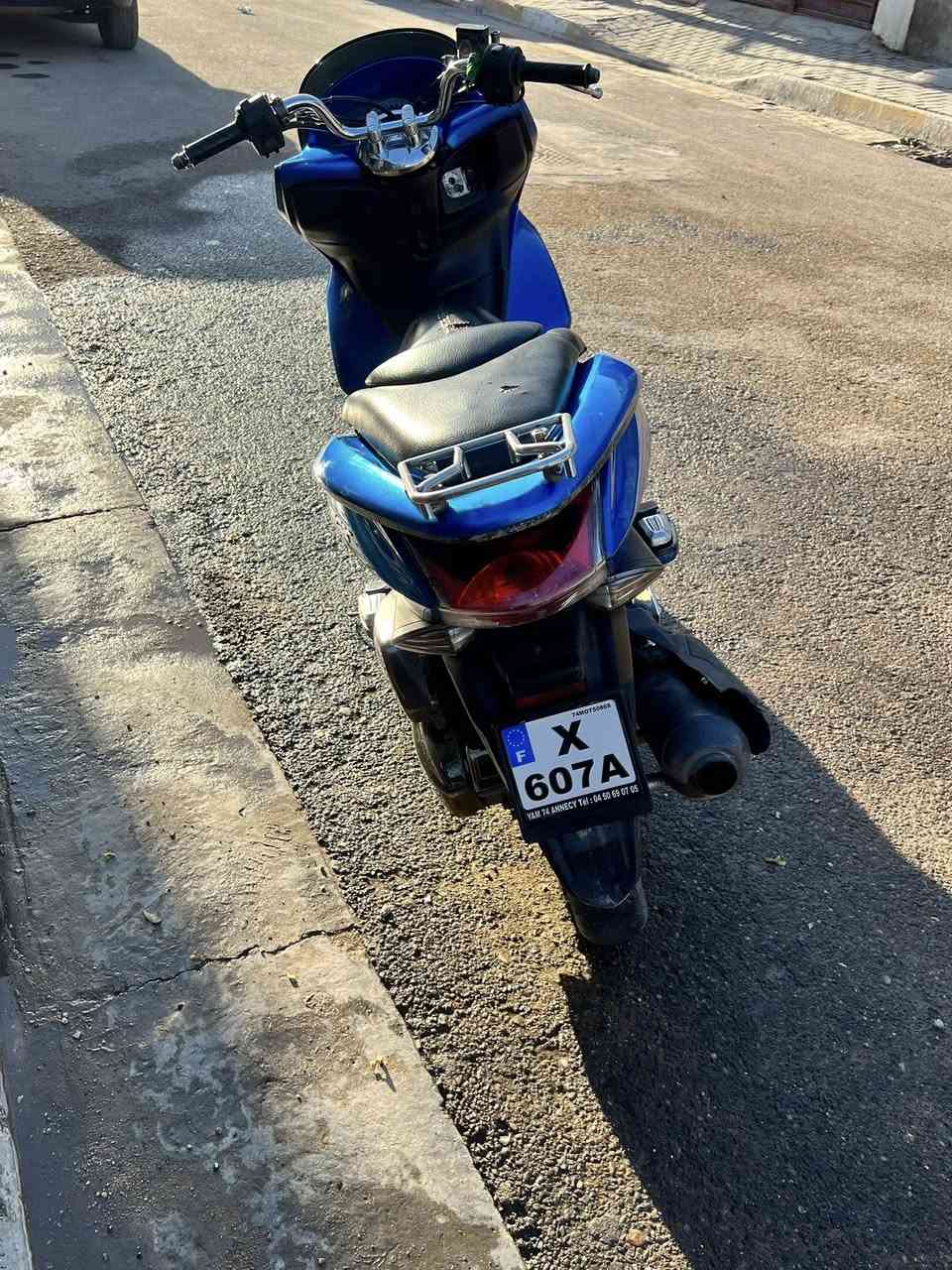 السلام عليكم 

PCX 
جيل اول للبيع 
بيها خيط تبخير 
العنوان العبيدي الشهداء الثالثة 
هـ /***********

السعر ٩٠٠ وبيها مجال
