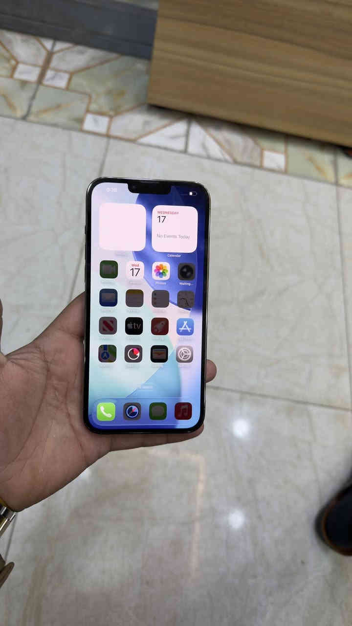 ايفون ١٣ برو ماكس 
وتر مامفتوح وضمان افصح وين متريد
ذاكره ٢٥٦
بطاريه ٨٤
للاستفسار ***********
