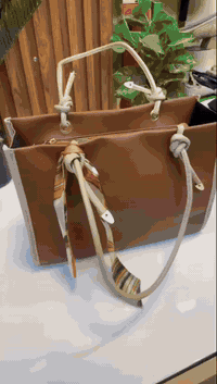 #احذية #وحقائب #هدهدة  حقيبة جامعية  حجم وسط   العنوان : بغداد / الحري...