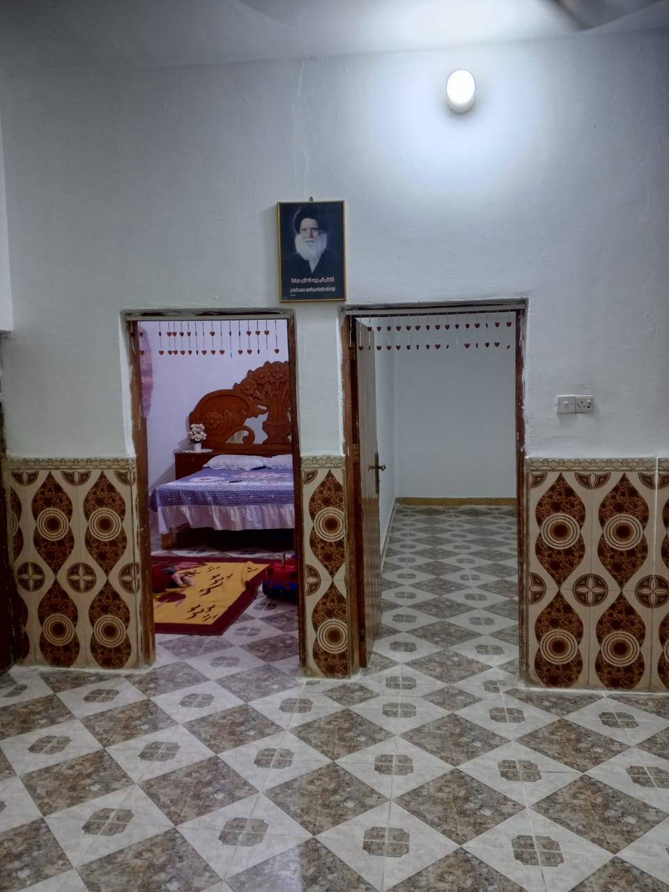 سلام عليكم بيت للبيع في حي السبل الاولى يم مكتب ابو ساره الاول الفرع مقابل صيدليه ايات جري الاستفسار على هاذ لرقم ***********
