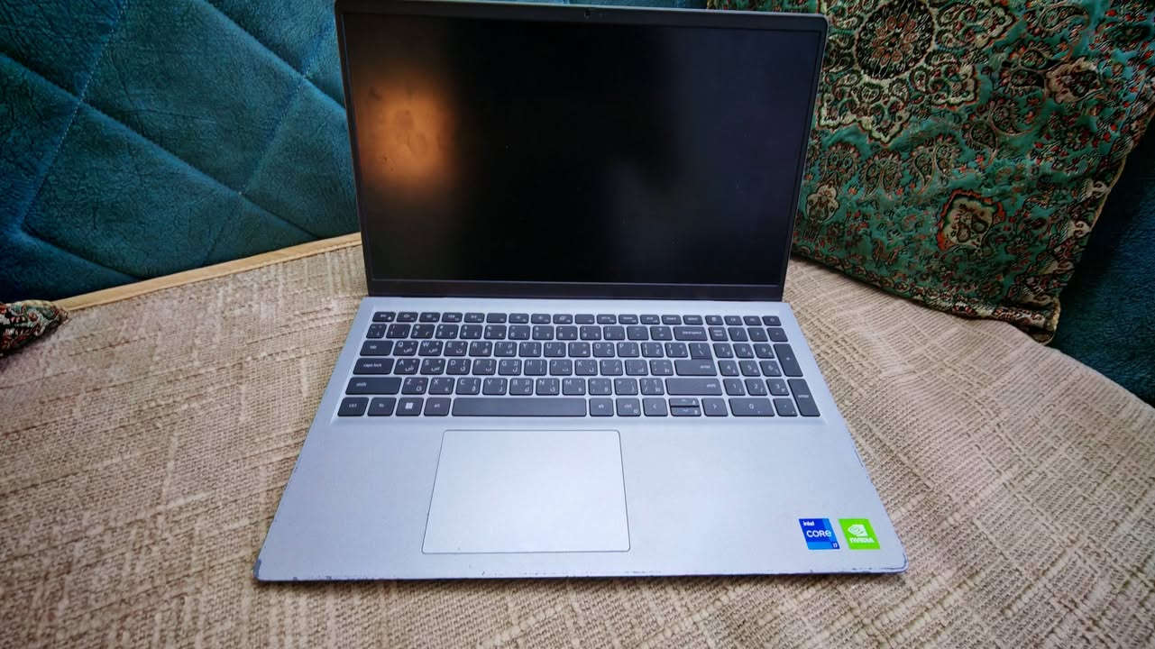 لابتوب Dell vostro 3520
معالج i7 1255u
Ram 8 gb DDR4
Ssd 512
GPU mx550 2gb Vram
شاشة 15.6  120hz
مستعمله بيها شخوط بالمنافذ مالتها مال استعمال و ما مأثرة عالأداء ابد. ما مأثرة وياها شاحنه أصلية و مبرد وياها كذلك تفيد مونتاج خفيف و دراسة و غيرها و بعض الألعاب الخفيفة كذلك
السعر 675 و بيها مجال


**إذا كنت صاحب هذا الإعلان وتريد حذفه لأي سبب، رجاءا أرسل رسالة إلى الدعم الفني**