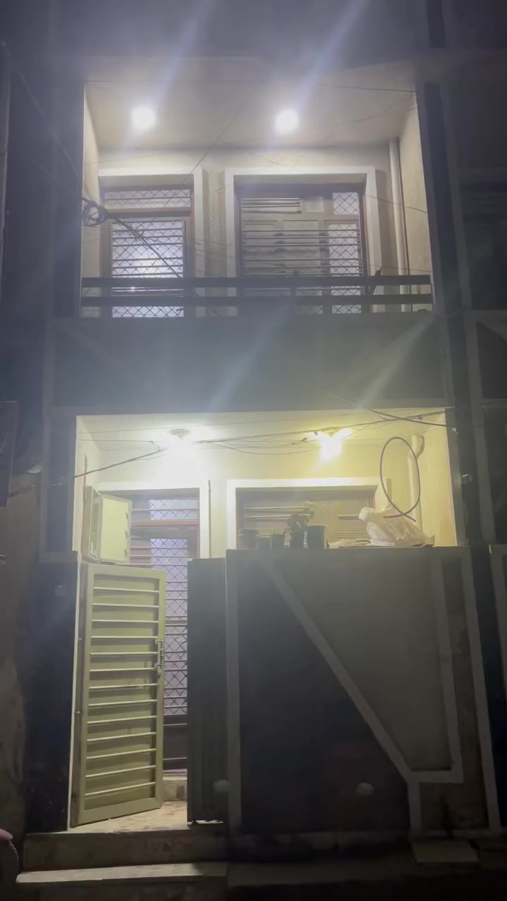 سلام عليكم بيت للبيع منطقه حريه قرب دائره كهرباء مساحه ٥٢ متر استفسار رقم  ‭٠٧٧٢ ٧٢٩ ٢٣٨٦‬ وتساب هم سعر ١٢٥
