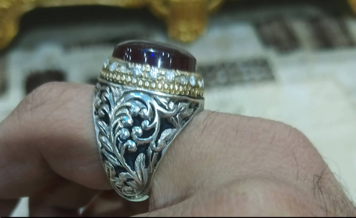 عقيق يماني كرزي صياغة فضة قلم زني قياس 24_25 واكعات4 ماسات متوفر توصيل ***********
