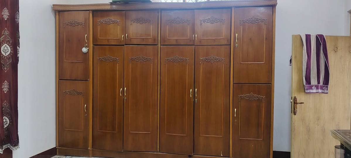 سلام وعليكم غرفه البيع نضيفه 6قطع مكاني خالديه لبحيره سعر 600لا مو شراي لا يجي ويكوم يكسر بسعرها تحياتي الكم رقم ***********
