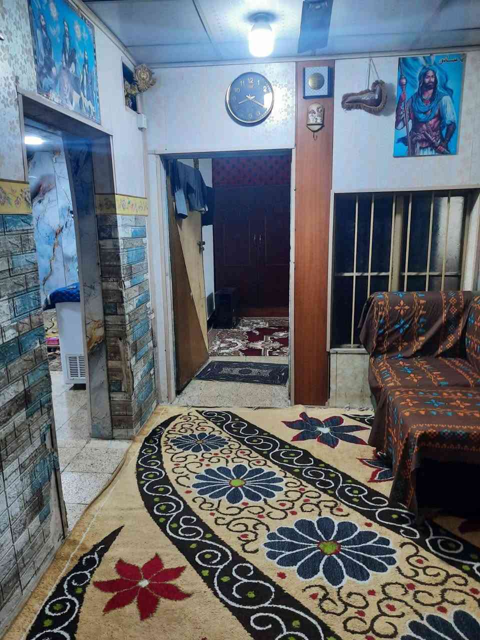 من رخصت صاحب الكروب 
دار للبيع المساحه 108 متر
 العنوان مدينه الصدر قطاع 55 خلف سوق الوحيلات الدار يتكون من طابق ونصف عكاده نظيفه ينسكن بي البيت بي 4غرف واستقبال ومطبخ بارد و صحيات و ملحقاته / البيت بي كراج امامي بي خدمات ومطبخ حار و مخزن 
ابيع تفليش للاستفسار     ***********
