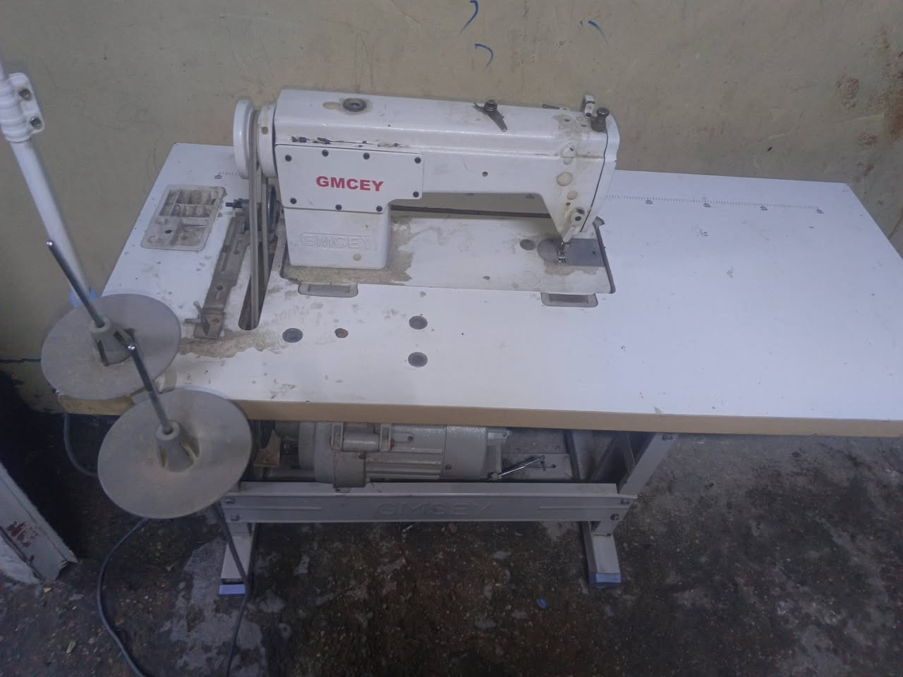 سلام عليكم اخوان مكينه مال خياطه كلش حلوه يعني باختصار مرتبه بس متروكه ***********وسعرها رخيص
