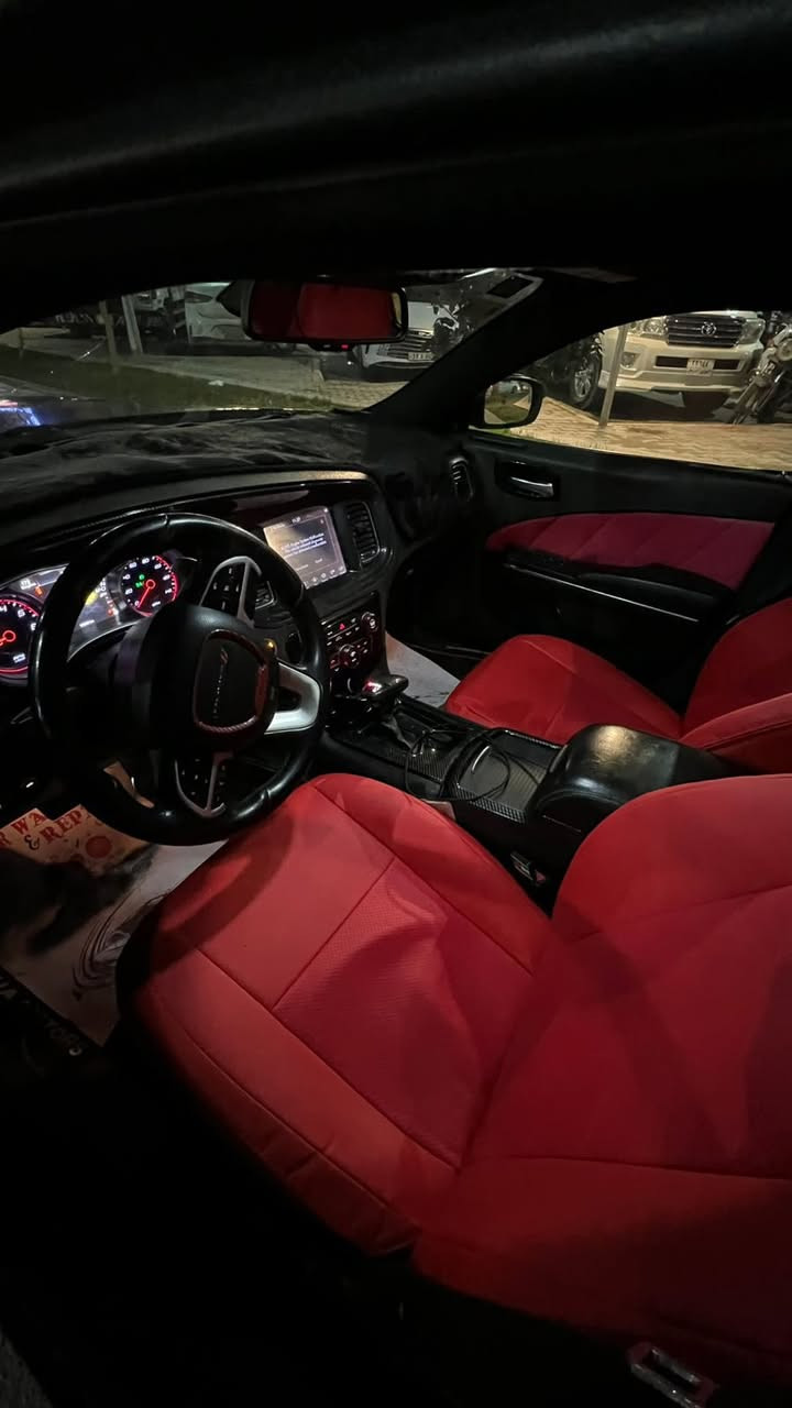 جارجر ٢٠١٨
موصفاتها gt
ماشية ١١٠ميل
٣قطع صبغ فقط
سونارها مرفق بلصور
وصور حادثه 
سعرها ١٦٧وبيه مجال
رقمي ***********
