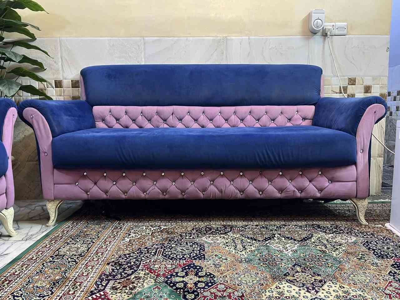 سلام عليكم للبيع تخم قنفات 9 مقاعد نضيف و مرتب سعر 350 قفل عنوان بغداد الحرية للاستفسار ***********
