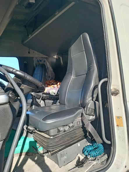 سلام عليكم سياره براد كامله للبيع الراس موديل 2004 كير عادي ومذكور بل سنويه 2002 براد يطالي سمك 7 ستندر جهاز 200 السياره ماناقصهاا شي كبل لشغل للمعلومه بل سنويه مربوطه تنكر وبراد للستفسار رقمي/
/ *********** / السعر // 250 وبيهاا مجال //
