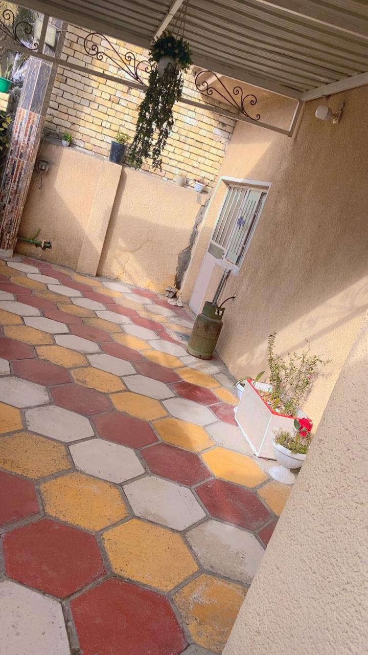 دار للبيع بغداد قضاء المحموديه طابو صرف حي 17 طابقين مساحه ١٥٠ متر واجه ١٠ نزال ١٥ غرف نوم ٣ 
***********
