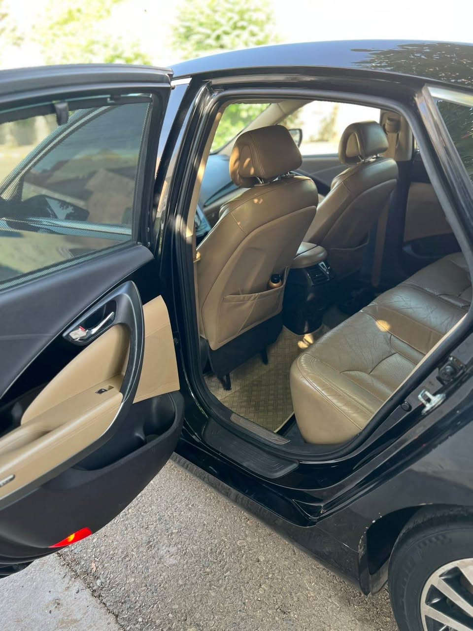 هیوندای ئەزێرا 2012
بێ بۆیاخ
شەش بستۆن
زەمان گێر و مەکینە
- بەسمە
-  کوشن جلد و کارەبایی
- سوکان ڤۆلیۆم
- کوشن هیتەر
- رادار 
- Auto Hold
- برێک دوگمە
- پەردە بیلادی
- تایە و ویلی2022 ی لەسەرە

*********** السليمانية, العراق
