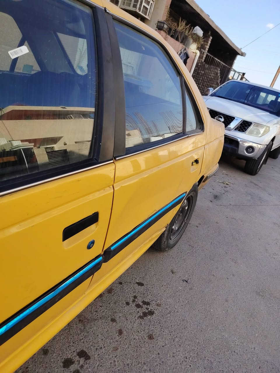 السيارة شغاله
بس اني ابيع كوم حديد رقم جديد مصفره هئية وغرامات 
السعر 25
الرقم ***********
