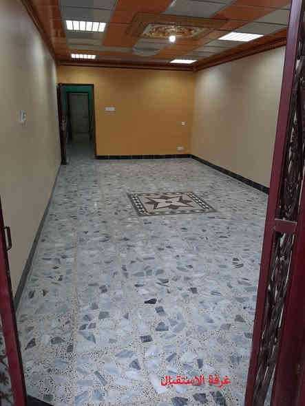 السلام عليكم

بيت كبير للبيع - السعر ٣٧٥ مليون

طابو صرف 

موقعه الزعفرانية/ خلف سوق الهوى 

(ست غرف نوم) 

البيت طابقين  ويتكون من ستة غرف نوم كبيرة جداً وصالتين واستقبال كبيرة ومطبخ وأربع تواليتات۔ البيت بناء مسلح درجة اولى ونظيف جدا وعالي الرفاهية وكما يظهر بالصور التفصيلية۔ مساحة الارض 225متر مربع والجبهة 8 متر والنزال 28 متر۔ الكهرباء ثري-فيز۔ مع خط مولد شارع وخط إنترنت ويحتوي على حديقة وطارمة طويلة تكفي لسيارتين إضافة الى وجود رصيف عريض أمام المنزل ۔ البيت مجهز بخزانات ماء عدد ثلاثة وماطور وسخان ماء عدد 2 ومراوح سقفية دفن عدد اثنان وساحبات هواء متعددة وسقف ثانوي اضافة الى جميع الانارة ومآخذ الكهرباء.

للاستفسار الاتصال بالرقم *********** يوجد واتسب.
