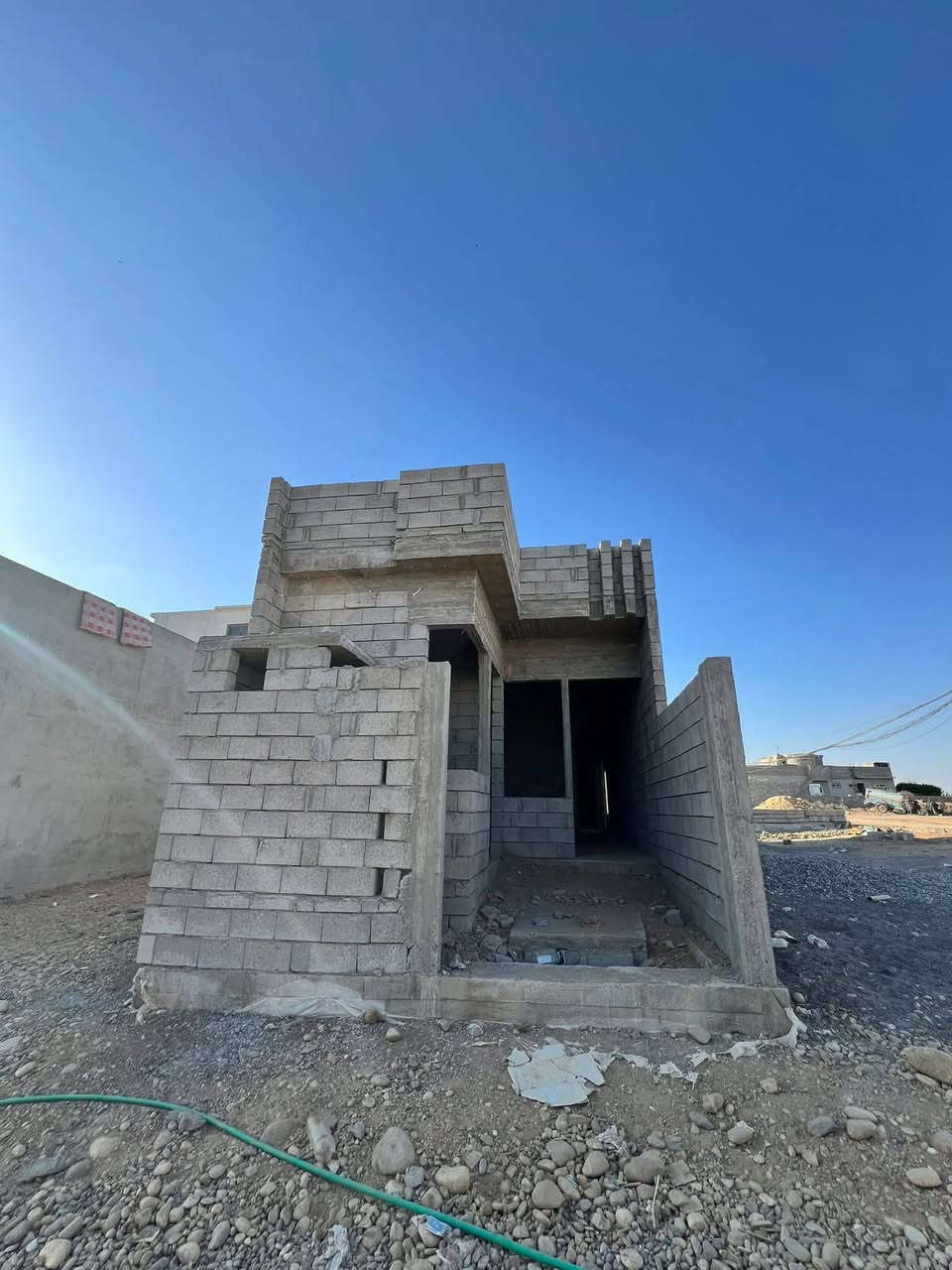 هيكل للبيع العنوان القوسيات قرب المدرسه الصينيه المساحه ١٠٠متر السعر ٢٣ الاستفسار على الرقم ***********
*********** 
زراعي حق التصرف سند٢٥
