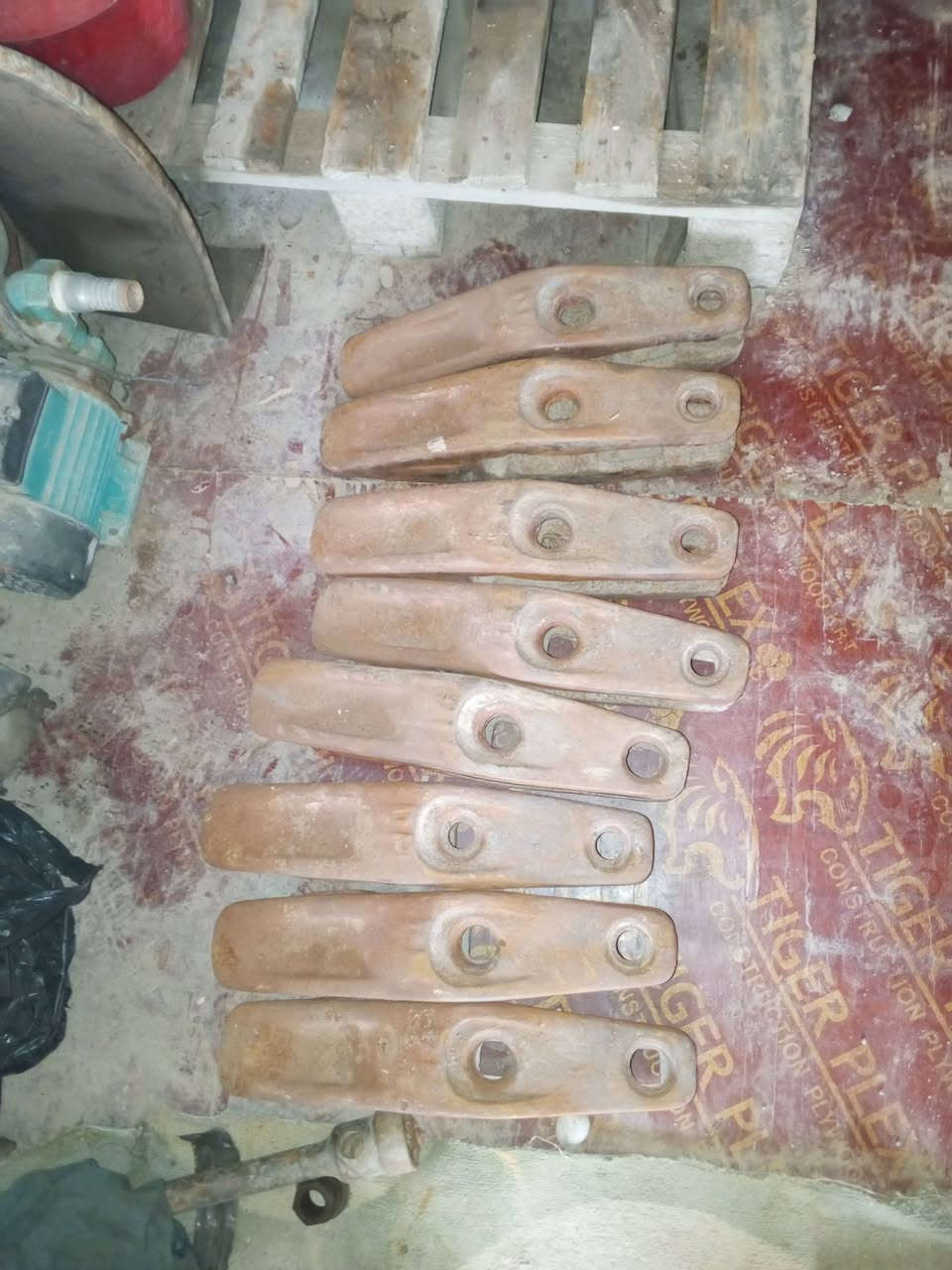 السلام عليكم للبيع سنون شفل كاوسكي بلاديات نضيفات المكان بغداد للاستفسار***********
