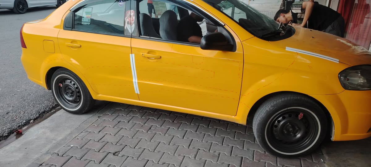 السلام عليكم شباب 
افيو 2007 
رقم كركوك بأسمي 
الرقم وهزه ونقابه كلهن جدد قبل شهر سويتهن 
سنويه لل2030
محرك كبس المرغوب 
كير عادي 
طخم تاير جديد ابو خط ابيض
باتري جديد 
حداديه جديده
تخم تاير جديد
كهربائيات جديده 
عليها دركه مالت سبارك 2018
داخلها جديد ومغلف للاحتياط
السعر 58 وبيها مجال كامله من كلشي وسياره كلش حلوه
*********** بي وتساب 
ومكاني كركوك
