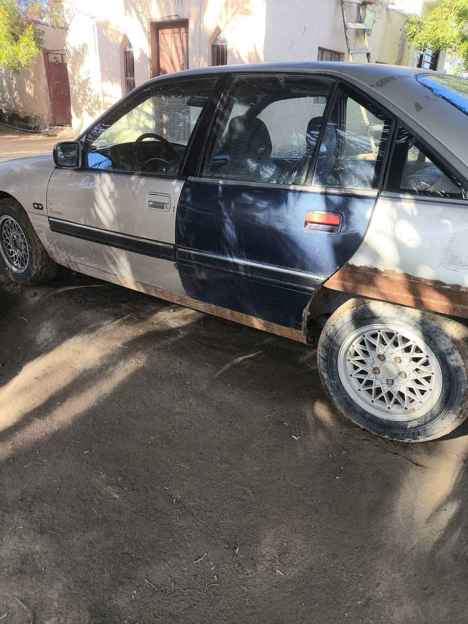 سلام عليكم سيارة اوبل اوميكا موديل 91 مكينه وكير شرط سيارة بسمي ثاني يوم اداورلك شواصي مكفولات سيارة بس بريك وحداديه تعبانه عنواني دوانيه قضاء الشاميه سعر 23وبيها مجال للشراي *********** ***********
