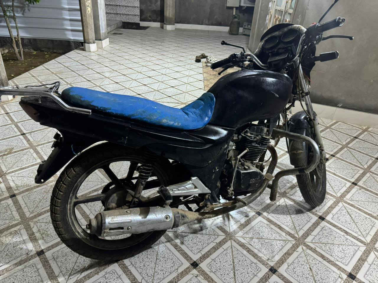 للبيع ماطور سايم العنوان الرمادي الجزيره شارع الجرايشي السعر 450 وبي مجال بسيط للاستفسار ***********
