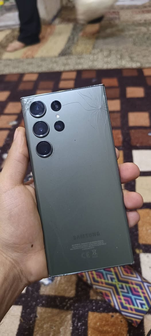 مراوس فقط 
بجهاز أعلى الجهاز على وضعه مابي اي تصليح ومكفول من كلشي مجرد الضهر مكسور بهاي الطريقه وكسر بسيط يعني ممتهشم شعندك نزل انطي فرق 
***********
