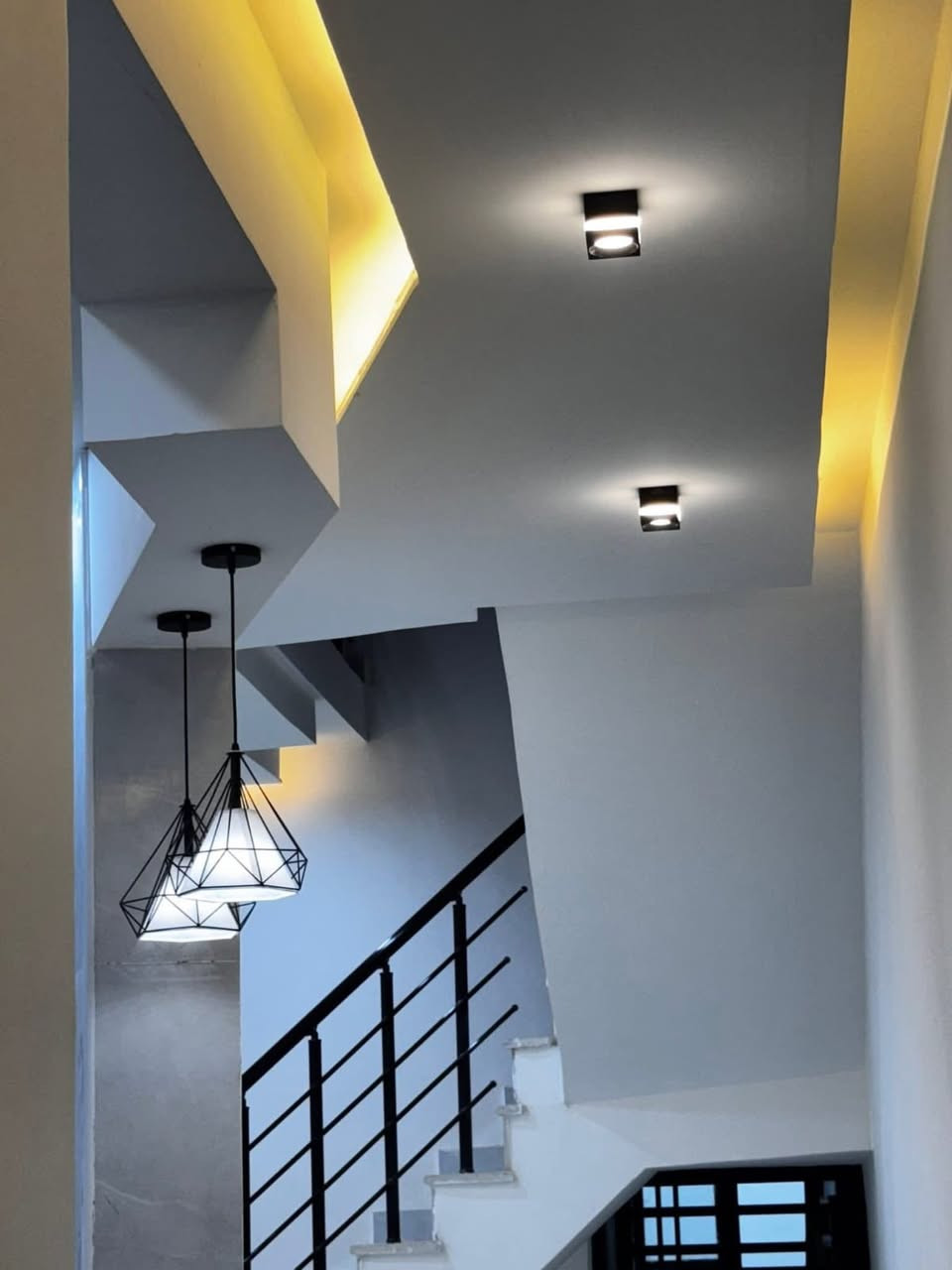 دار 100م طابق واحد بناء حديث محد ساكن بيه حي الجمعيات الثانيه قرب السايدين الاربع سايدات سابقآ الاستفسار *********** او مراجعه مكتب المختار للعقار الواقع في سايدين الجمعيات
