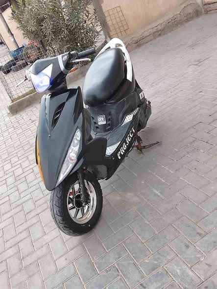 سلام عليكم ماكس مضلع لبيع دراجه نضيفه مفتوحه ولفات فقط كلهه بلاديه من طول لطول ختم واحد وياه محرك للبيع او مراوس سعر 600 بصره حيانيه شارع قائد ***********
