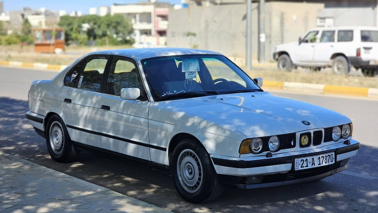 سلام عليكم 
BWM520i
للبيع سيارة جاهزة گير و مةكينة خير من اللة لا صرف ولا بخار تدفئة و تبريد مضبط صدر امامي و دبلات تايرات كلة جديد رةقةم سليمانية رقم جديد ل2029 سيارة بيهة قطعة و شبرين صبغ سيارة جاهزة مابيهة نقص مكان السيارة كلار 

***********
