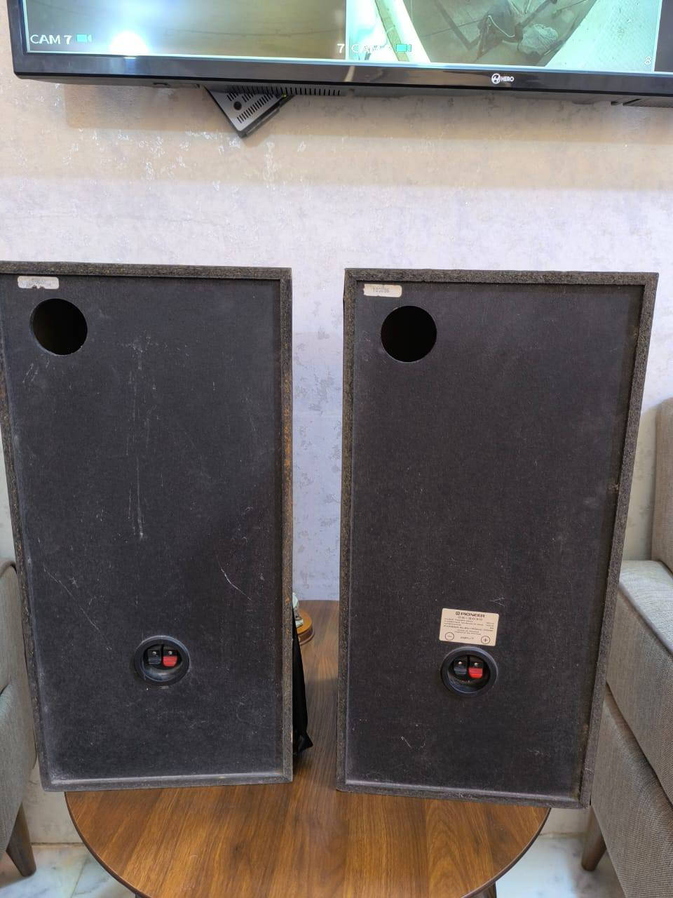 سلام عليكم  سماعات  للبيع بايونير 120 واط كما واضح بصور سعر البيع  120 الف


**إذا كنت صاحب هذا الإعلان وتريد حذفه لأي سبب، رجاءا أرسل رسالة إلى الدعم الفني**