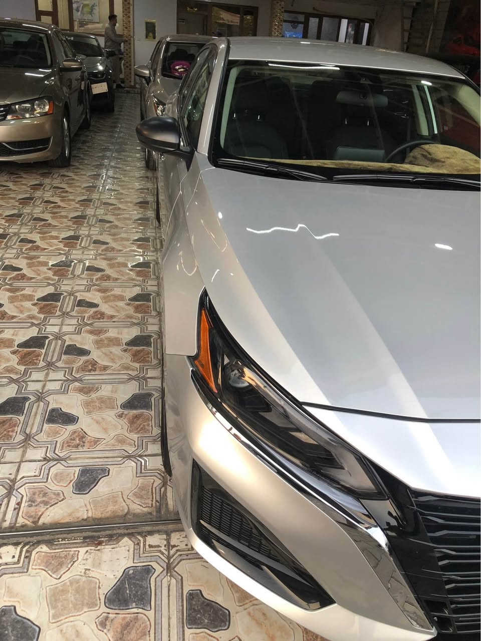 السلام عليكم 
نيسان التيما 2025SV كاتي ماشيه 3000 بدون صبغ فقط جاملغ السايق بي بارد بسيط 
مكاني كركوك سعره 175 بيه مجال بسيط 
*********** كركوك, العراق
