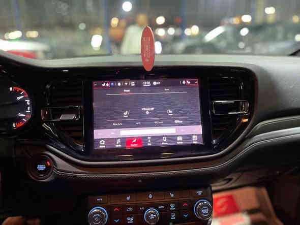 #المركبة : دودج دورانكو جي تي  GT
#الموديل : 2022
#الضرر : جاملغ امامي ايسر مع طرف البنيد
#الايرباك : بدون ضرر اي ايرباك
#الرقم : بغداد

#المواصفات : 

▪️السيارة : #دوج #دورنكو فئة GT 
▪️المحرك : 3.6L . V6  ( ستة سلندر )
▪️عداد المسافة : 21 الف ميل حقيقي
▪️حجم الويل : ويل كب حجم 20 مع طقم تايرات بحالة ممتازة
▪️مصابح امامية زنون مع LED مع كشافات دعامية زينون
▪️بصمات عدد 2 للأبواب مع بصمة جنطة وبصمة تشغيل وتشغيل عن بعد
▪️غرفة السيارة جلد أسود اصل 
▪️فتحة سقف ( سلايد روف )
▪️رادار امامي مانع تصادم
▪️حساس امامي اصل
▪️حساس خلفي اصل
▪️رادار جانبي
▪️مقاعد تدفئة
▪️تدفئة مقود القيادة
▪️كامرة خلفية دوارة اصل مع الستيرن
▪️شاشة الدشبول الحجم الكبير
▪️گير شفتر ستيرنك 
▪️تحكم فول كهرباء لكرسي السائق والراكب 
▪️ذاكرة كشن لحفظ وضعيات الجلوس ( ميموري )
▪️سستم صوت
▪️تشغيل عن بعد
▪️صندوق كهرباء
▪️صف ثالث من المقاعد 7 راكب
▪️دفع رباعي 4*4
▪️تحكم ستيرن جهتين بلوتوث وحاكية وكروس سرعة وتحكم صوت 
▪️نظام ABS مانع انزلاق
▪️السيارة جديدة وبوضع الشركة.

السعر المطلوب : 315 ورقة مع المجال.

 
الاتصال على : ***********
