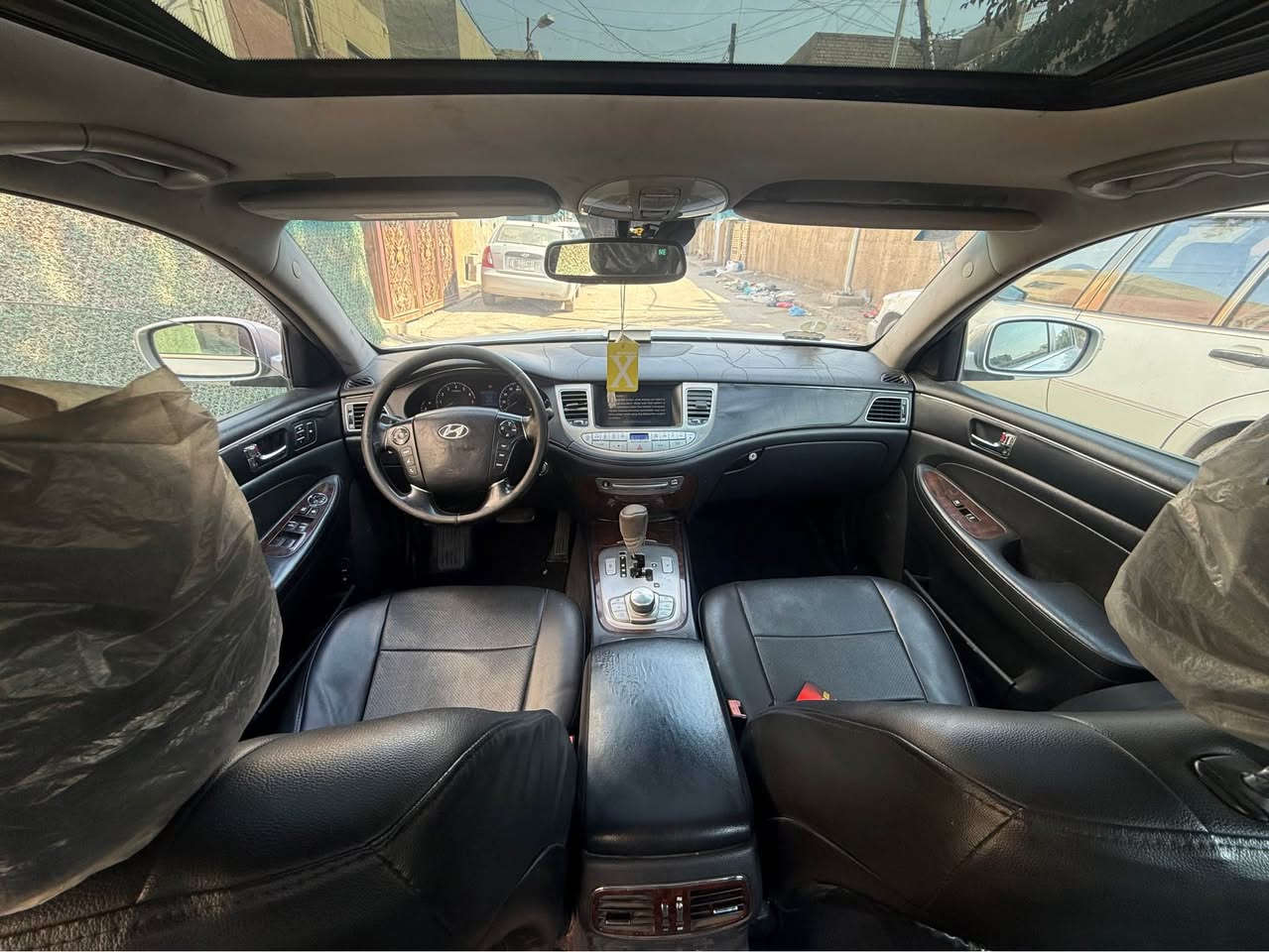 السلام عليكم 
جنسزز 2009 محرك 3800 فووول مواصفات VIP 1/1 وارد امريكي حادث بنيد فقط السياره ليبل واحد عده البنيد بدون دواخل بيه صبغ مكانات وجاردات يحتاجلهن اعاده بدون حادث فقط صبغ مكينته بيه خيط بخار بسيط بدون تنقيص كير مكفول صدر امامي وخلفي جديد كهرباىيات كله شغاله تخم تاير جديد تدفئه+تبريد سياره جاهزه بدون نقص معروضه ب ( 84$ ) وبيه مجال بسيط مكاني بغداد الدوره نهايه شارع 60 للاستفسار *********** بغداد, العراق
