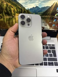 ايفون 15 برو ماكس ذاكره 256 بطاريه 88 شرط بلادي مامبدل ولامصعد دبل سيم...