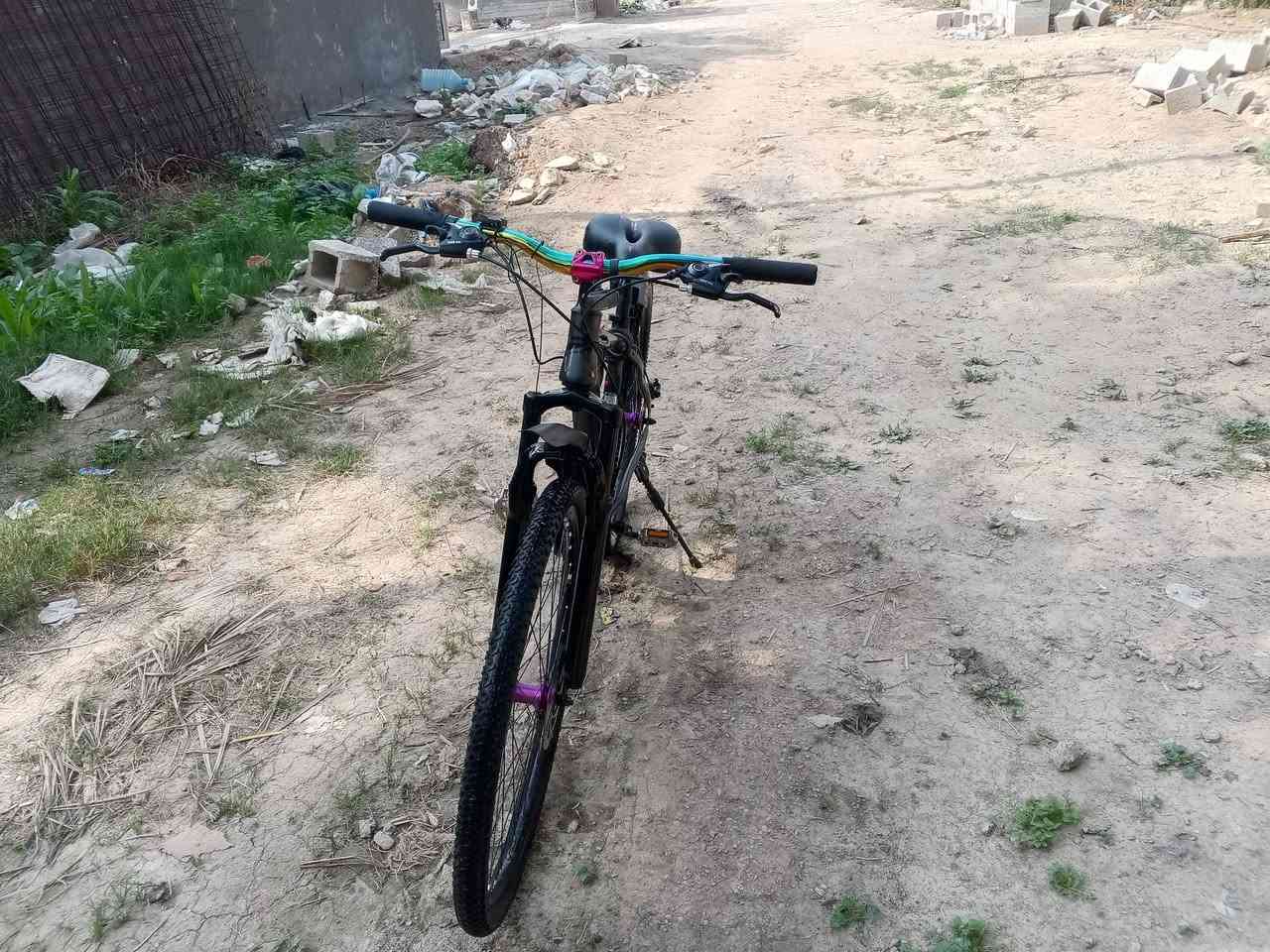 سلام عليكم باسكل جبلي
ماركه DSMA
حجم 29 هيكلة حديد  تايرات جدد 
بي كشن طبي 
بي10 سرعات 3امامي و7خلفي
بريكاتة دسكات اصلي
تجيك هدية ويا جهاز سرعة
الباسكل شكله احلة من صوره 
دوسات رياضية
ستيرن تنسيق وية الويالة
جاملغات امامي خلفي اصليات
سعره 220 وبي مجال 
مكاني: بغداد_الدوره_الهواشه
التواصل: ***********
