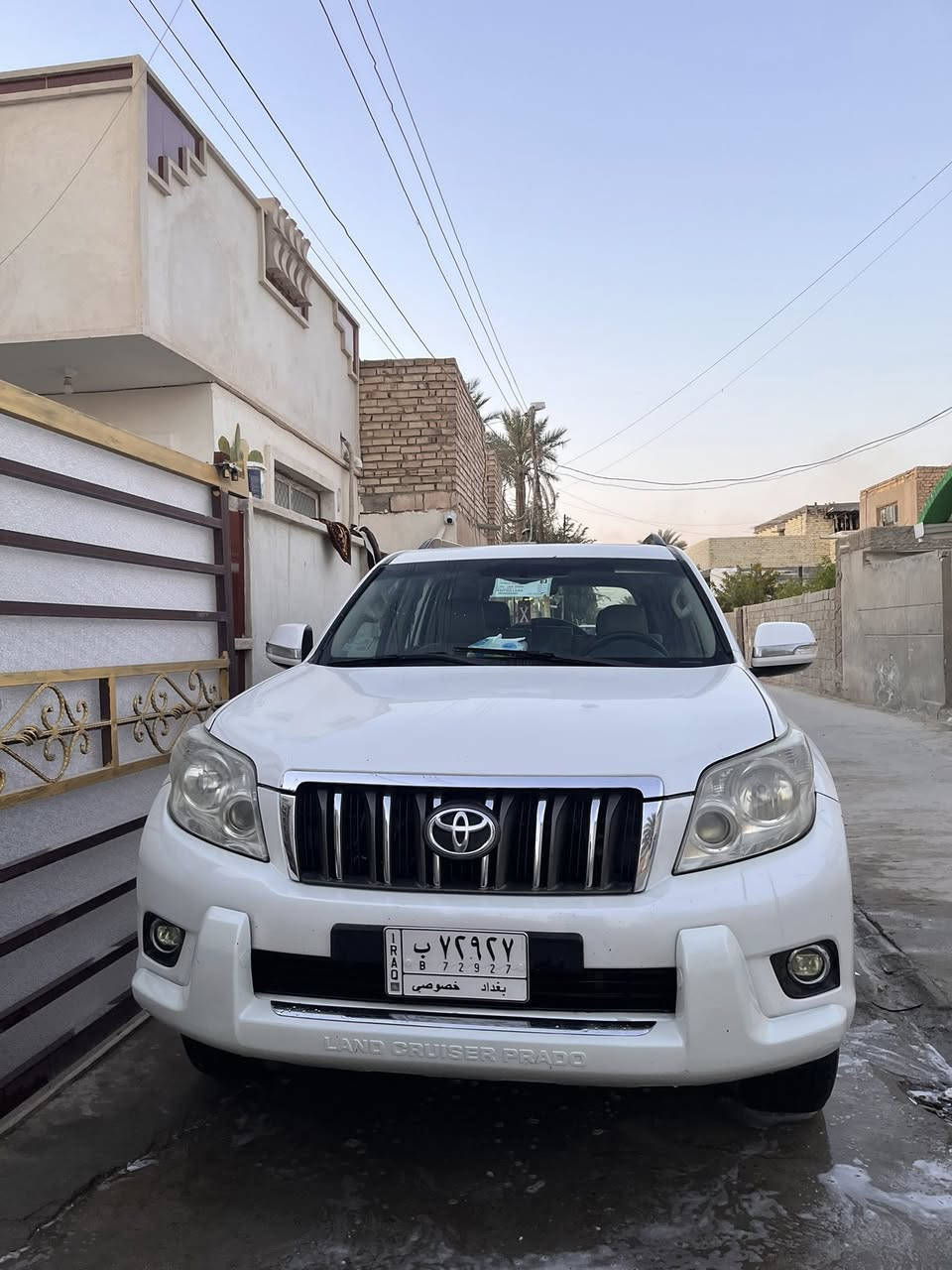 سلام عليكم لاندكروز برادو خليجي البيع موديل 2010  مكينه 6 سلندر  الفئهTxL  ماشيه 135كم 7 راكب بدون صبغ بيها بس قطعتين مبدله السعر خاص ***********
