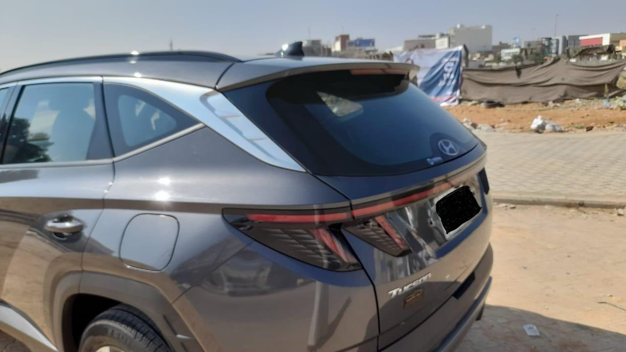 هونداي توكسان هايبرد  2021 سياره فول  مواصفات اعلى فئه 
ضربتهه موضحه بالسونار 
السياره جاهزه وكامله من كلشي 
رقم بغداد 
مكان السياره نجف 

🚘هونداي توسان 2021 هايبرد فل كامل  ✨🚘

اقتصادي جدا محرك 1600cc تيربو 

🌟اللون فيراني   فاخر | 🔍 فحص كامل |
⸻

🔹 المواصفات والمميزات:
✅بانوراما
✅ كراسي أمامية مدفيه وبرده 
✅رادار 
✅ طارة مدفأة مع تحكم كامل
✅ شاشة كبيرة
✅ نظام صوتي ممتاز
✅ مري كهرباء + ضب + طي
✅ نظام شفتر (تعشيق من الطارة)
✅ بصمة تشغيل + دخول ذكي
✅ تحكم بوضعيات القيادة
✅ نظام قيادة ذاتية (Auto Drive)
✅ Auto Hold
✅ رادار أمامي
✅ نظام النقطة العمياء
✅ مانع تصادم + تحديد مسرب
✅ حساس خلفي
✅ نظام تثبيت السرعة
✅ Android Auto / Apple CarPlay
✅ مداخل شحن سريع USB
✅ جنط مميز
والمزيد من الإضافات الرائعة!

السعر  ( 190 ) وبيهه مجال 

غير متواجد خاص 
⸻

📞 للاستفسار والتواصل: اتصال او واتساب 

***********
