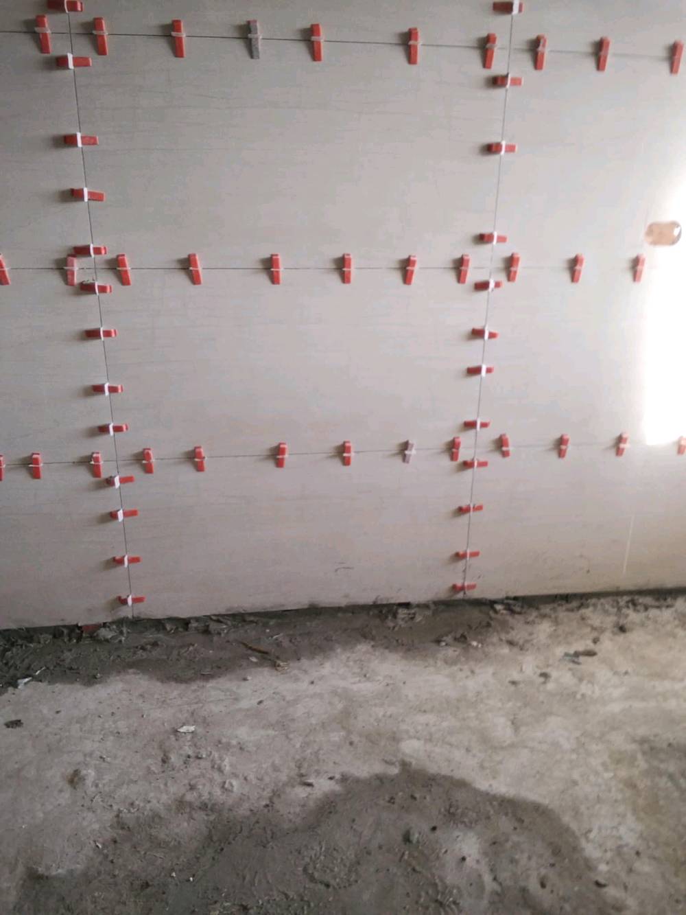  خلفه  لبخ  وتطبيك جميع قياسات البورسلين وسيراميك بالسمنت أو ماده الاصقه عمل مكفول  متفرغ حالياً اسعار المتر جدران ع9 ارضيات8  باليوميه 60 بغداد