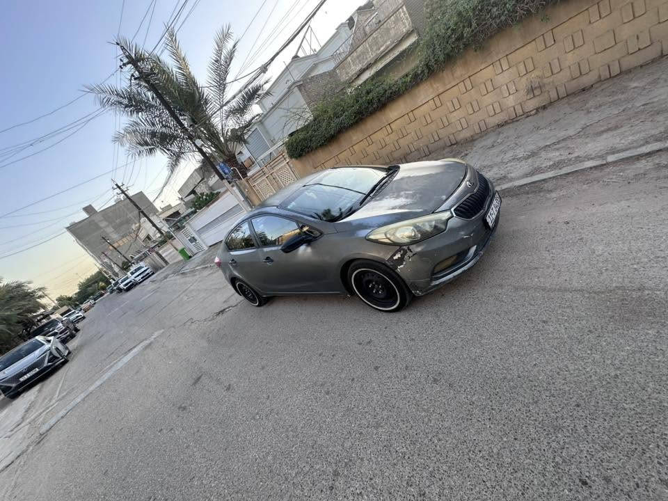 السلام عليكم            🫡 
‭0773 404 0519‬
السعر     (    90$  ) بيها مجال بسيط 
سيراتو (2016) خليجي لا ضربه ولا صبغ بيها طخه بلباب سياره بيها جرادات كير مكينه 1600خير من الله واقتصاديه منضومه تبريد جديده صدر امامي خلفي جديد تخم تاير جديد ادامه كامله مسويلها نوزلات بلاكات عبوه بانزين مجاول سياره شغل وروح وين ميعجبك وبلعافيه علياخذها  مكان السياره بغداد الغدير
