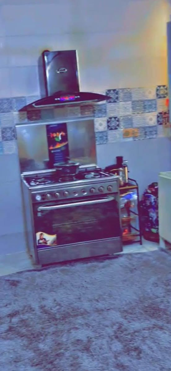 طباخ نوع ايطالي كلش نضيف خمس عيون للبيع ١٠٠ وبي مجال كله شغال  مكاني الغزاليه *********** بغداد, العراق
