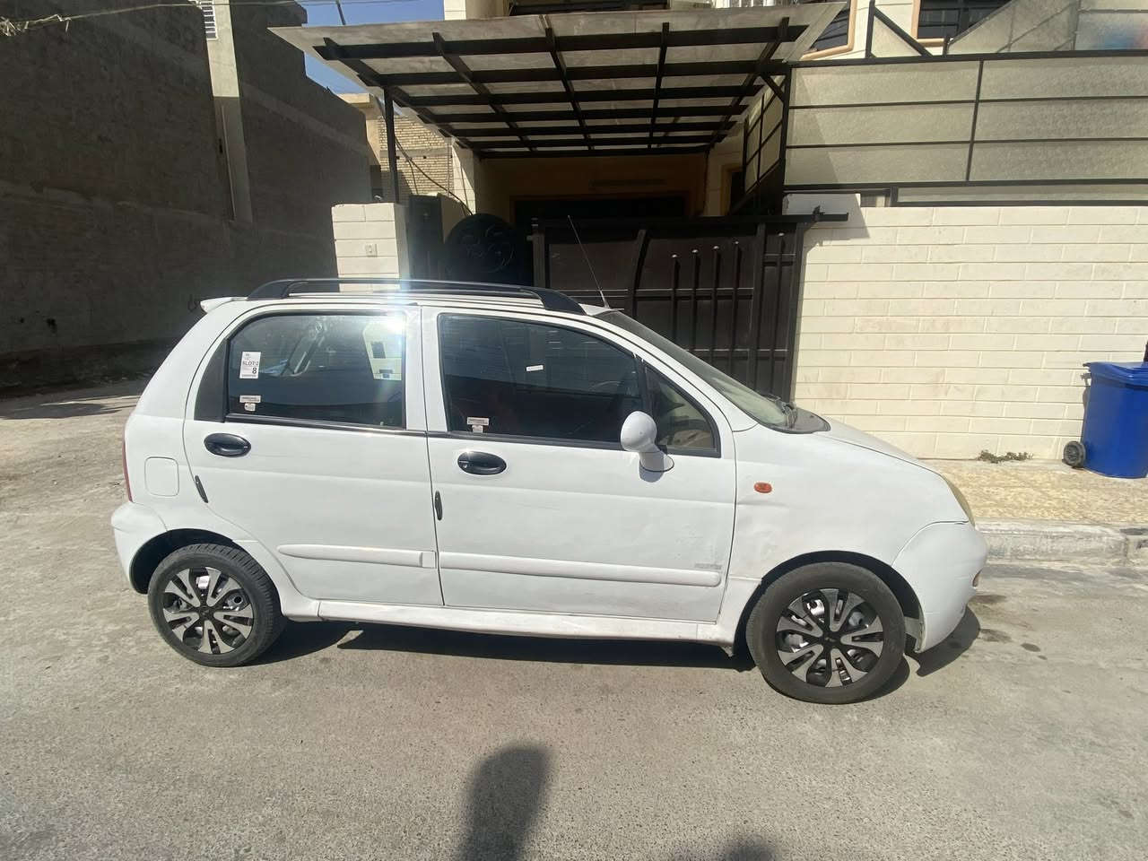 السلام عليكم 
كيو كيو موديل 2013 للبيع 
كير مكينه مكفولات 
كير اوتو 
رقم بغداد الإنكليزي باسمي سنويه لل 2030 
تبريد نقص غاز 
كهربائيات كلها شغاله 
مكانها حي الجهاد الرفاق 
***********
السعر 32 وبيها مجال
