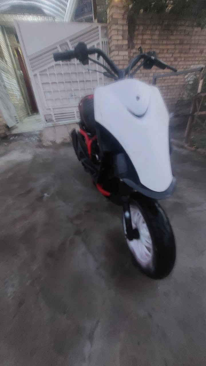 سلام عليكم دراجه ماكس عدله للبيع
الدراجه بوشتهه   55 شلعه تاكل الكاع معدل ما بيهه ما اعرف شبيهه تقفل على ل 50 ما اعرف بيهن انه  مكينتهه ناعمه لا تبخير ولا تنقيص مستعجل على بيعتهه ب 400 وبيهه مجال 
.
مكاني الصححفين فلكه القاضي 
. رقمي ***********
