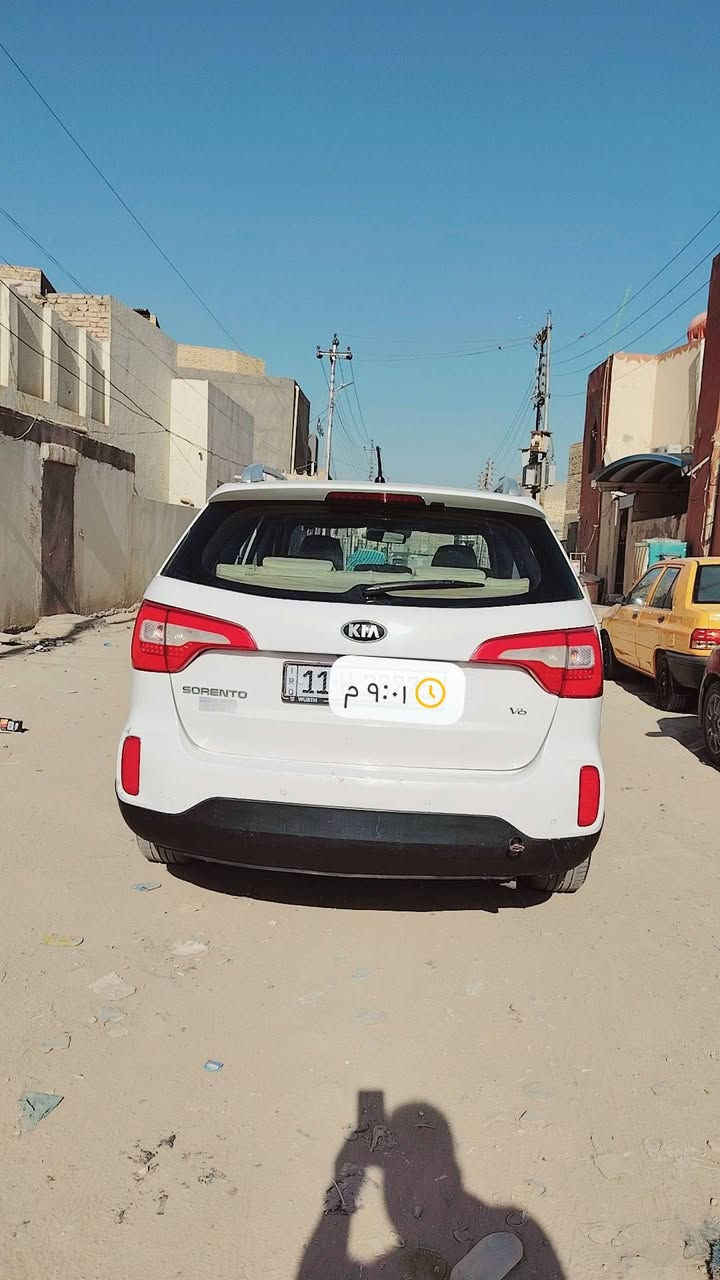 سلام عليكم سورنتو موديل2015 رقم بغداد انكليزي ب اسمي كير محرك  (V6)  كفاله تخم تاير جديد حداديه وصدر حلوات سياره واحد ع واحد فول مواصفات سياره بيه صبغ حزام وتجيه خفيفة مكفوله سابقا الاستفسار الإتصال ع.      ***********.  *********** مكان سياره ديوانيه
