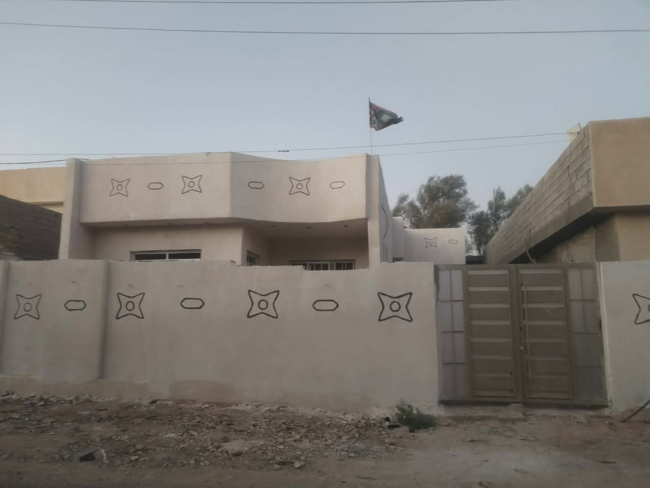 سلام عليكم بيت لبيع مبني 150ويا  100متر ما مبنيه لبيت عوزه بس رضيه العنوان يم صيطره مال نهروان بنزلت بيت داوود *********** مكلف بل نشر
