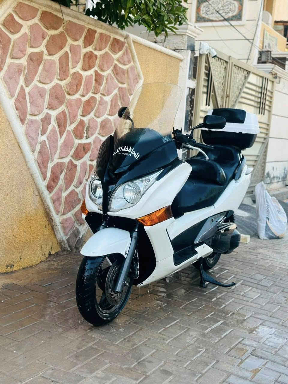 سلفر ونج  جيتي مكينه ٤٠٠ شلعه معدل دراجه مكفوله كفاله عامه   كهربأيات شغاله بيها جنطه خارجيه للبيع او للمراوس السعر١٨ وبيها مجال مكاني بغداد جادريه  رقمي ***********

