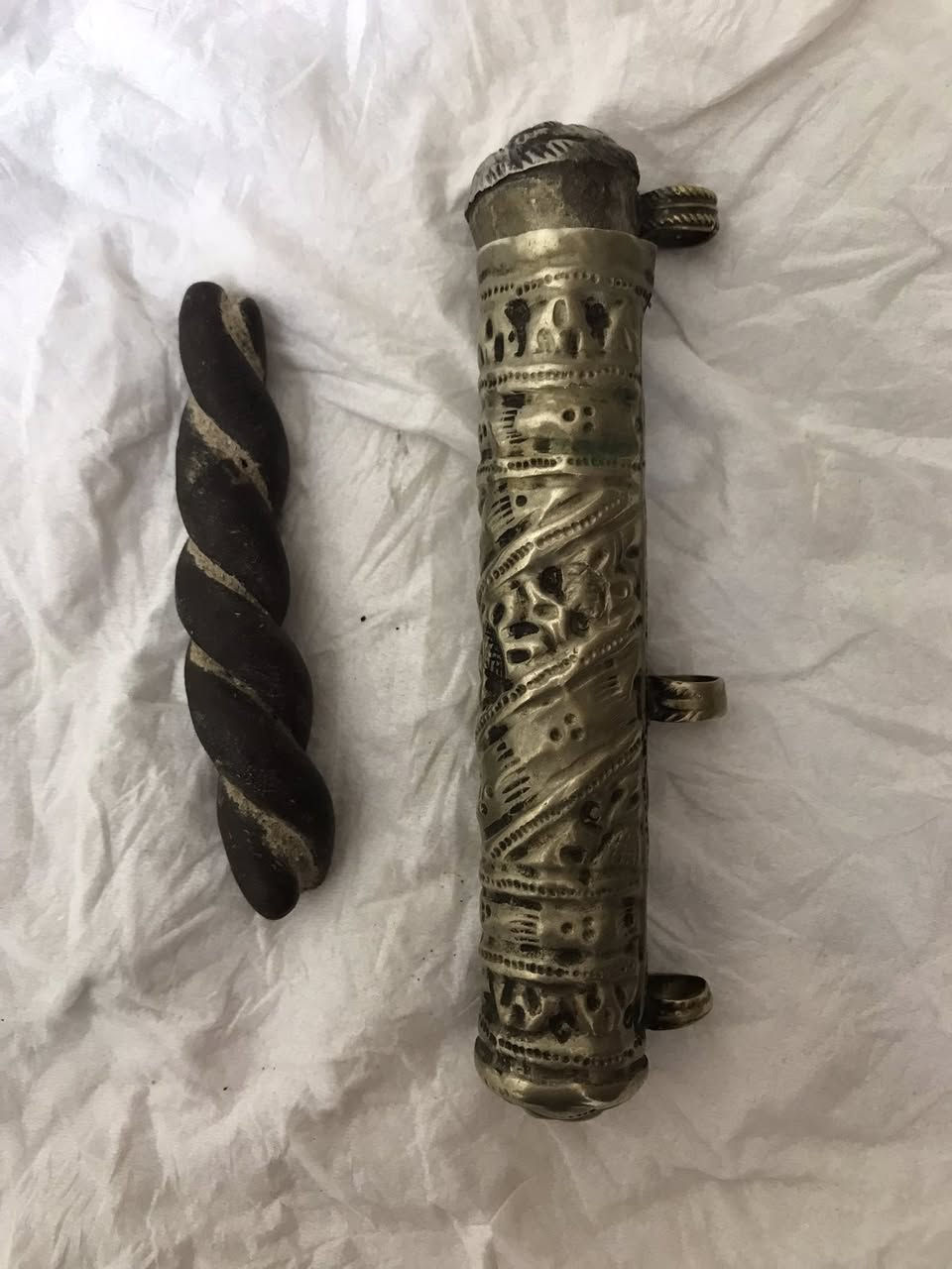 السلام عليكم عرق السواحل نوعين كما موضح في الصورة مع أحجار للبيع التواصل واتساب ***********
