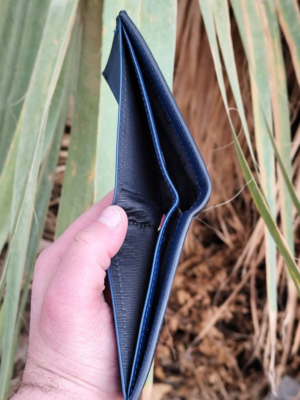 پألوان زاهيه الجميله كوجي 

محفظه رجالية نظافة 100%
تحفظ كل مستمسكات الشخصية والباجات
تحفظ كل فآت العملات النقديه
لون ازرق ذو أبعاد متموجه مزخرف مطعمه بالجلد الاسود
كجول ورسمي
قطعه راقيه مال هدايه واقتناء
تجيك بعلبه حافظه مع الكارت

سعر المحفظه 20 الف
التوصيل مجاني لكل محافظات العراق

للحجز التواصل على الخاص( ترسل رقمك وعنوانك الكامل )

اضغط على متابعه للصفحه لمشاهدة كل ما يليق بأنقاتك
من متجر الاقتناء والهدايا الفخمه ( انس براند للاناقه العامه )


**إذا كنت صاحب هذا الإعلان وتريد حذفه لأي سبب، رجاءا أرسل رسالة إلى الدعم الفني**