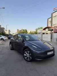 تسلا y دبل ماطور ٢٠٢٣  ماشيه ١٨ الف كيلو  سياره نضيفه مابيها اي خلل  ح...