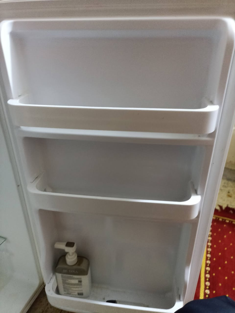 السلام عليكم ثلاجه للبيع جديده فوك جمد وثلاجه نضيفه سعر 130وبيها مجال مكان ديوانيه شارع الوكفه القديم خلف البريد التحدي***********
